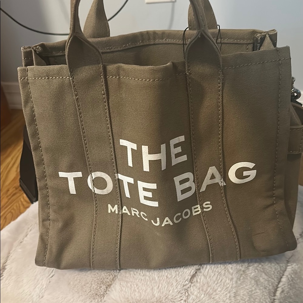 Marc Jacobs Tan Canvas Tote Bag 
Size Medium